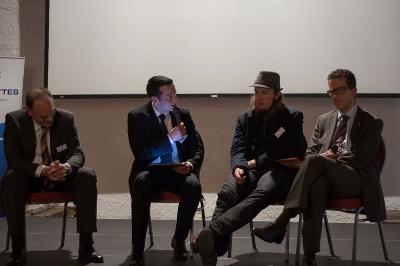 Die vier Teilnehmer der Diskussion auf dem Podium