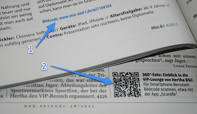 Zwei Print-Magazine übereinander, jedoch mit verschiedenen Techniken, um Internet-Inhalte zu kommunizieren