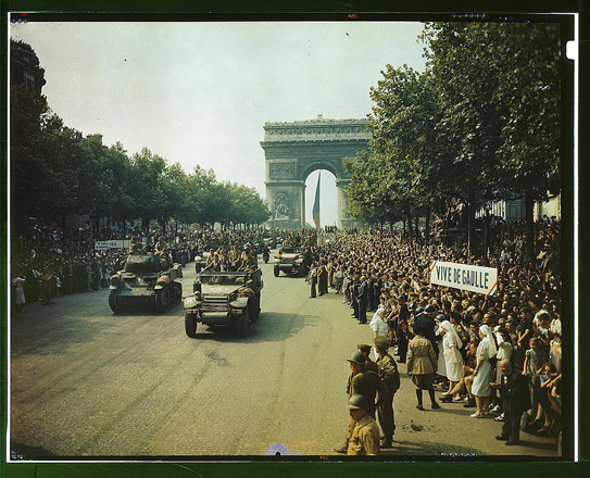Feier nach der Befreiung von Frankreich 1944 auf den Champs Élysées