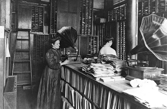 Old photograph from 1910 showing two ladies with old-fashioned record players