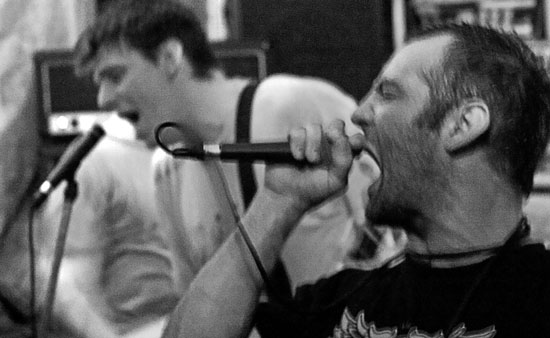 Milloy beim Konzert: energiegeladene Performance